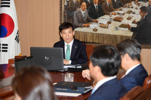 지난 8월 31일 오전 한국은행에서 이주열 총재가 금융통화위원회를 주재하고 있다. 연합뉴스